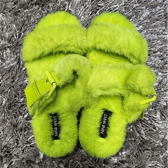 Nine West Women's Funkie fuzzy neon green faux Furry Slide buckled Sandals - Picture 3 of 6